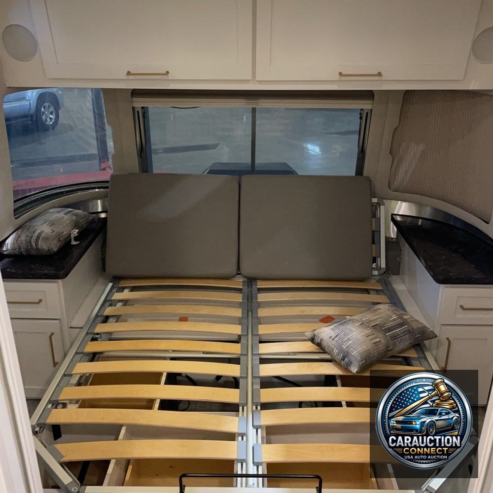 2020 Airstream Classic 33FB