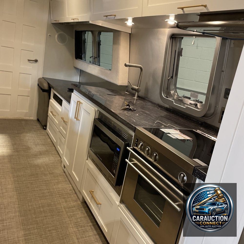 2020 Airstream Classic 33FB
