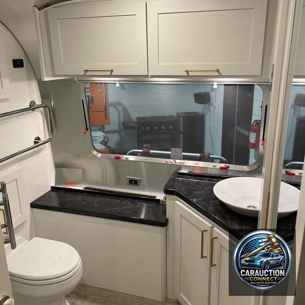 2020 Airstream Classic 33FB