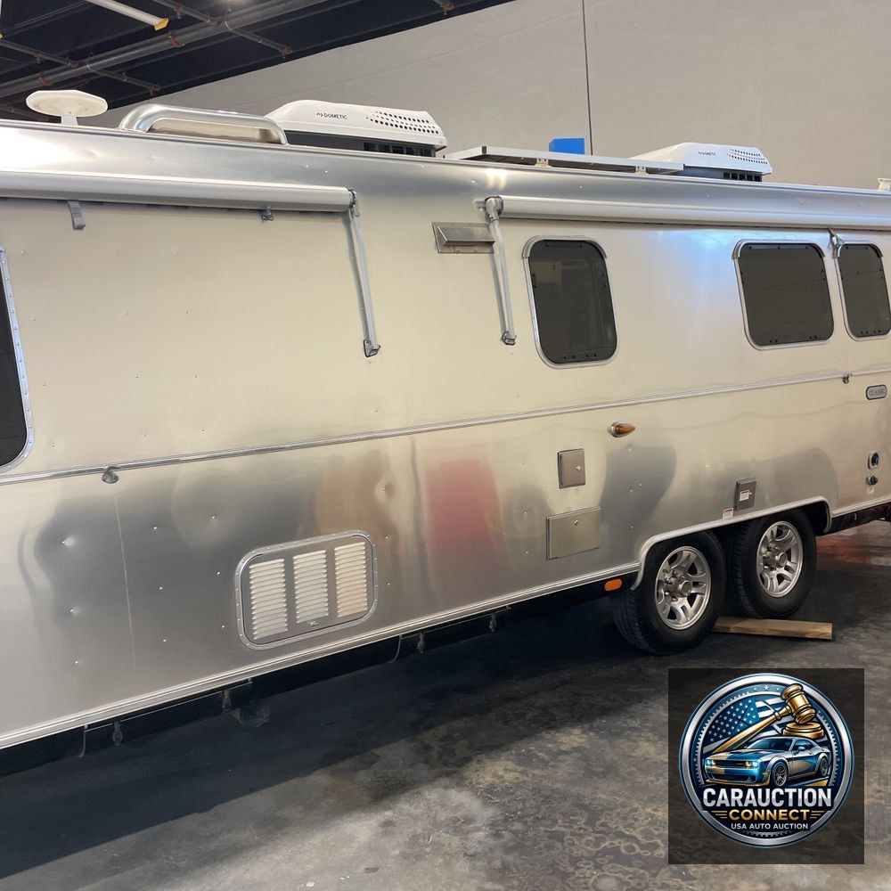 2020 Airstream Classic 33FB