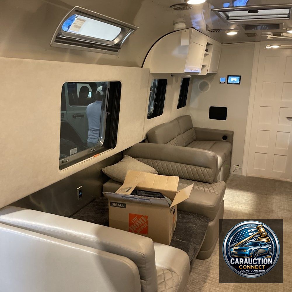 2020 Airstream Classic 33FB