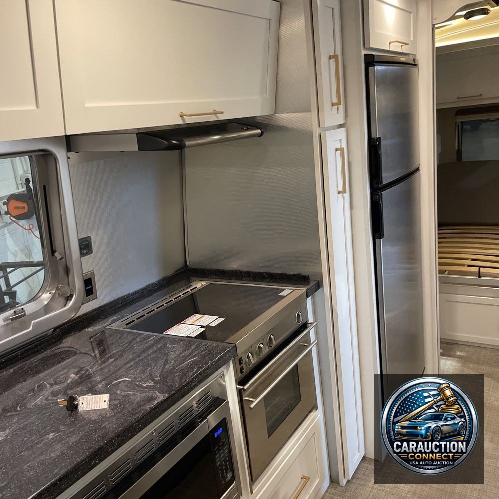 2020 Airstream Classic 33FB