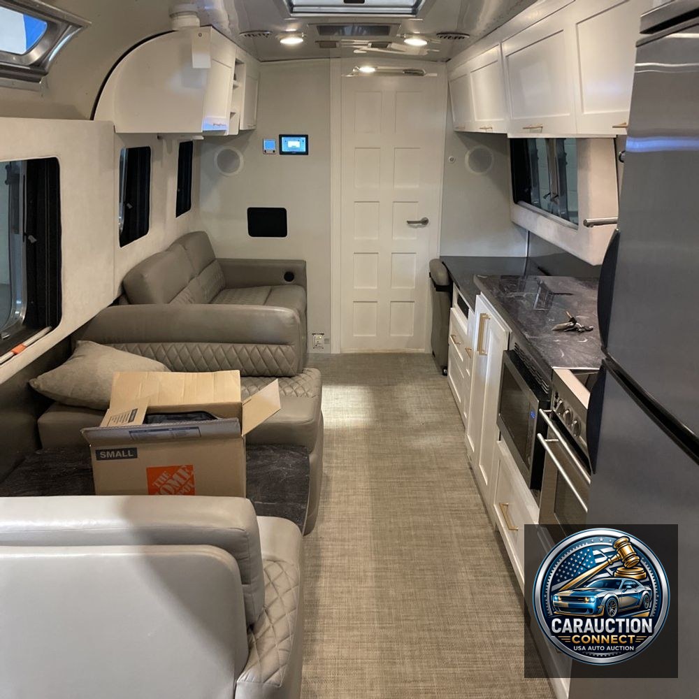 2020 Airstream Classic 33FB
