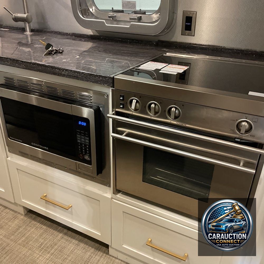 2020 Airstream Classic 33FB