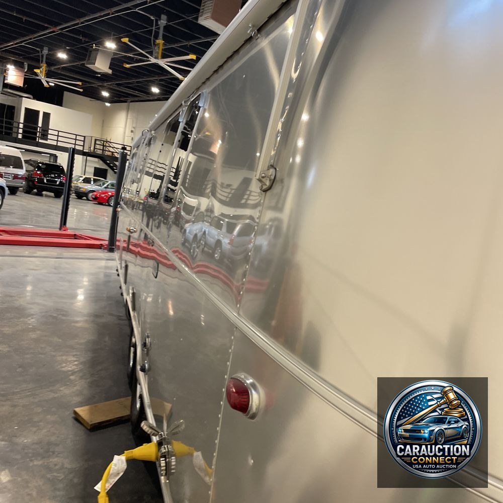 2020 Airstream Classic 33FB
