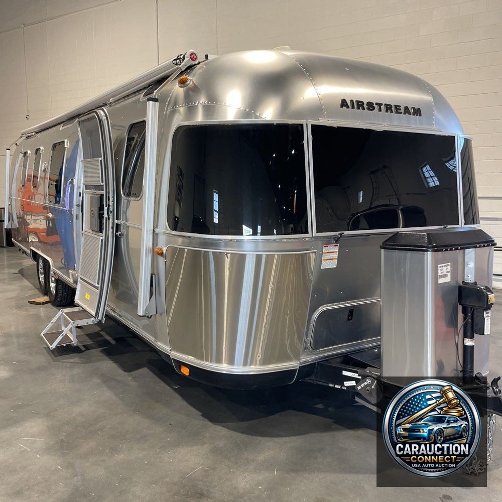 2020 Airstream Classic 33FB
