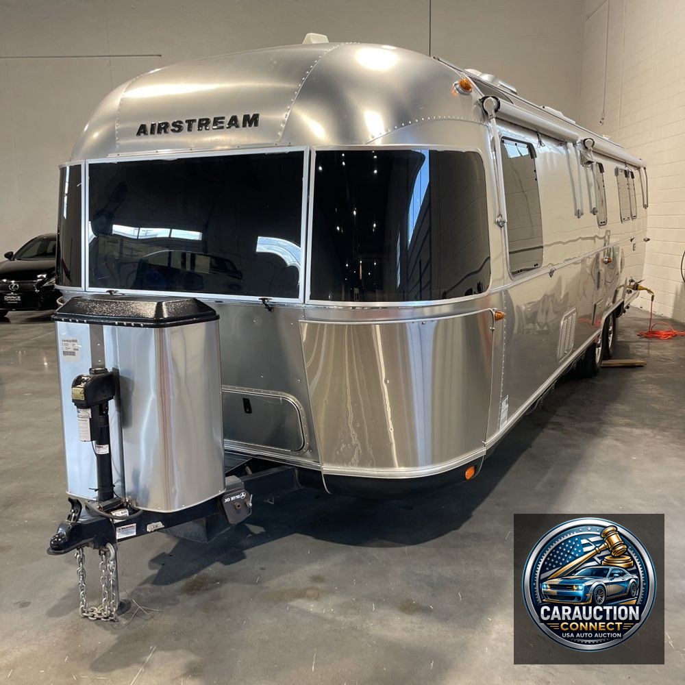 2020 Airstream Classic 33FB