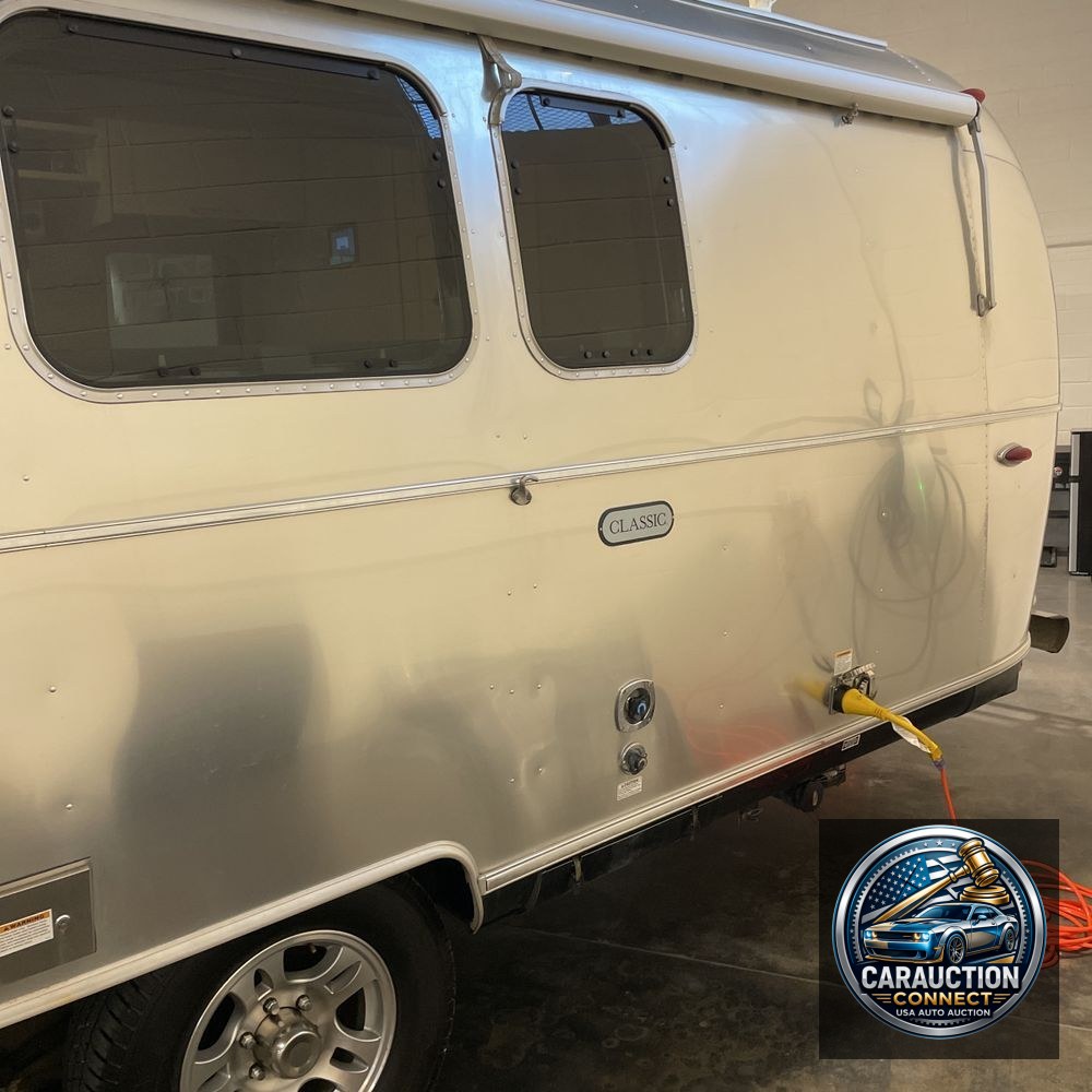 2020 Airstream Classic 33FB