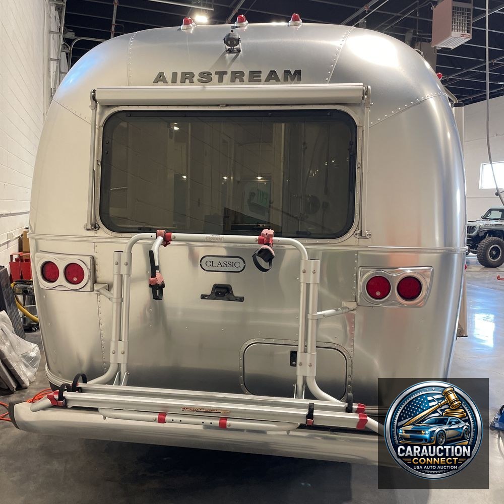 2020 Airstream Classic 33FB