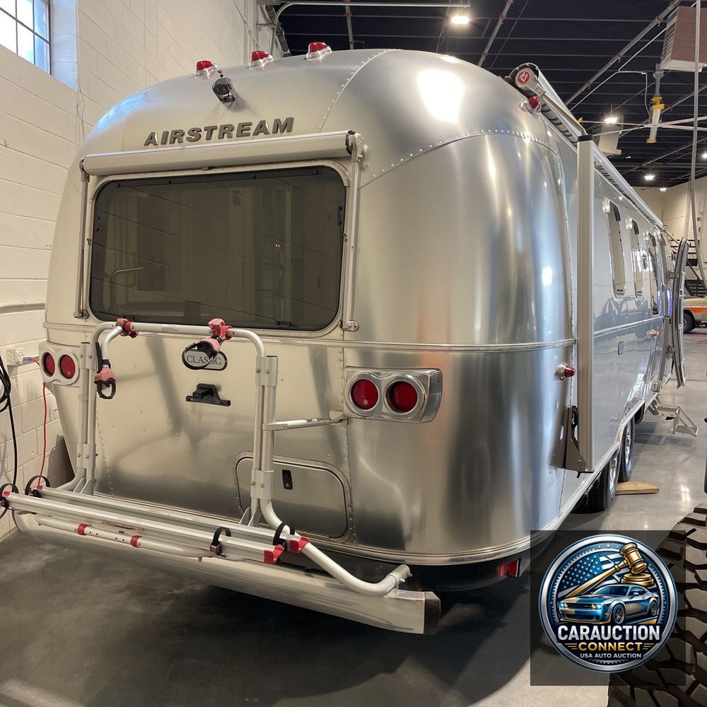 2020 Airstream Classic 33FB