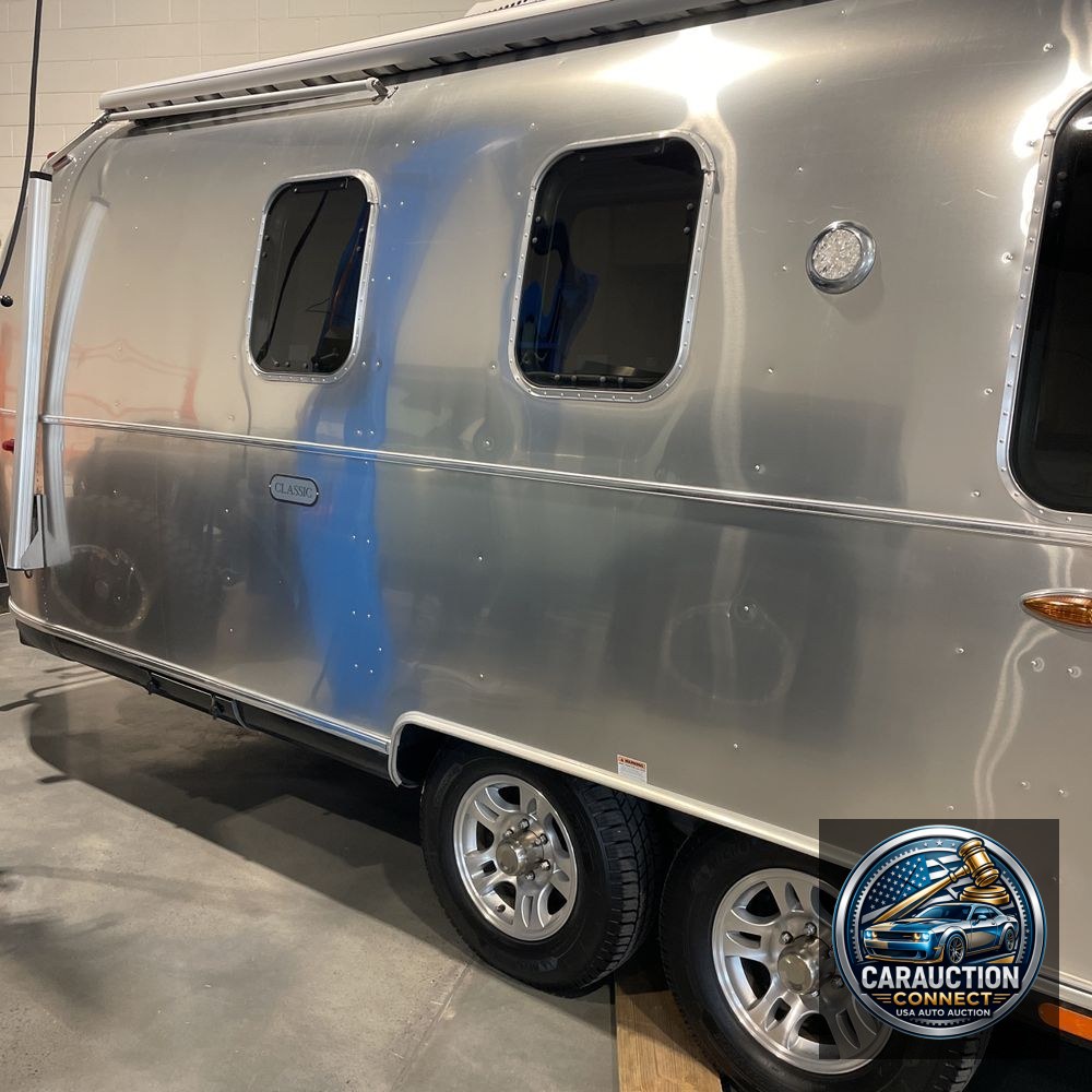 2020 Airstream Classic 33FB