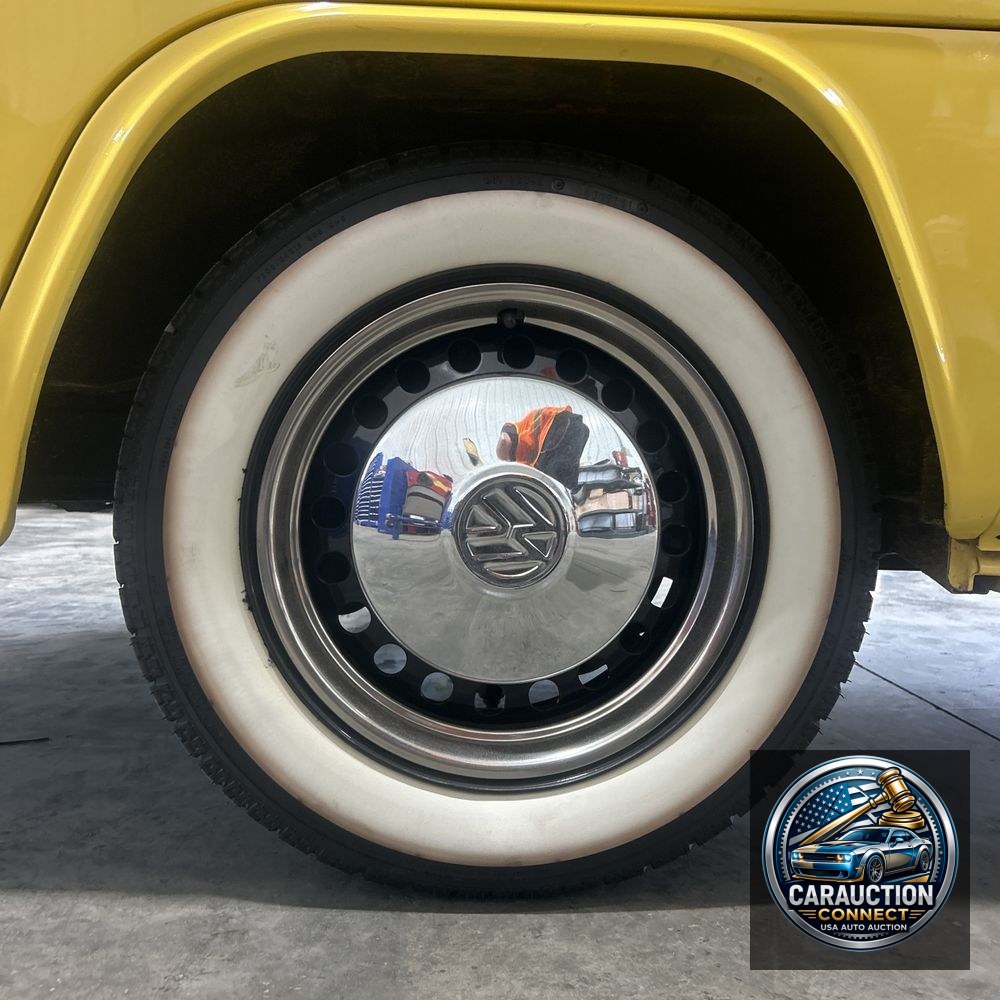 1973 Volkswagen Bus California