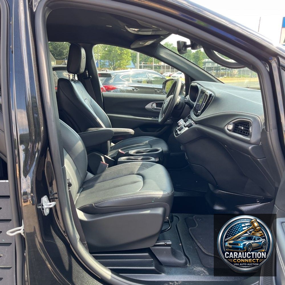 2022 Chrysler Pacifica Touring L