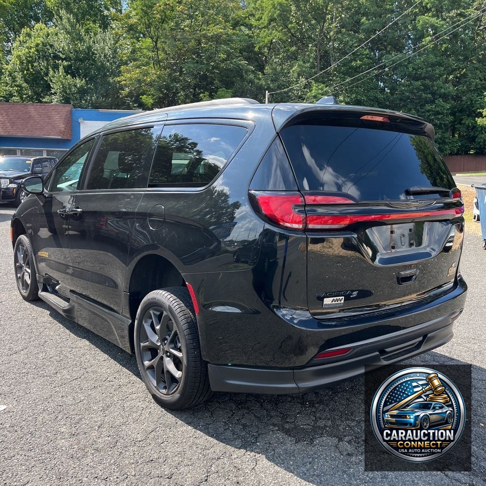 2022 Chrysler Pacifica Touring L