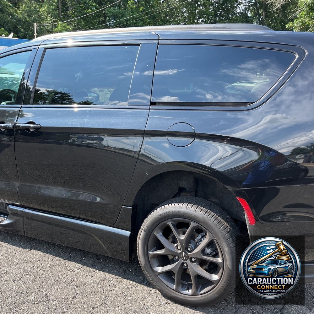 2022 Chrysler Pacifica Touring L