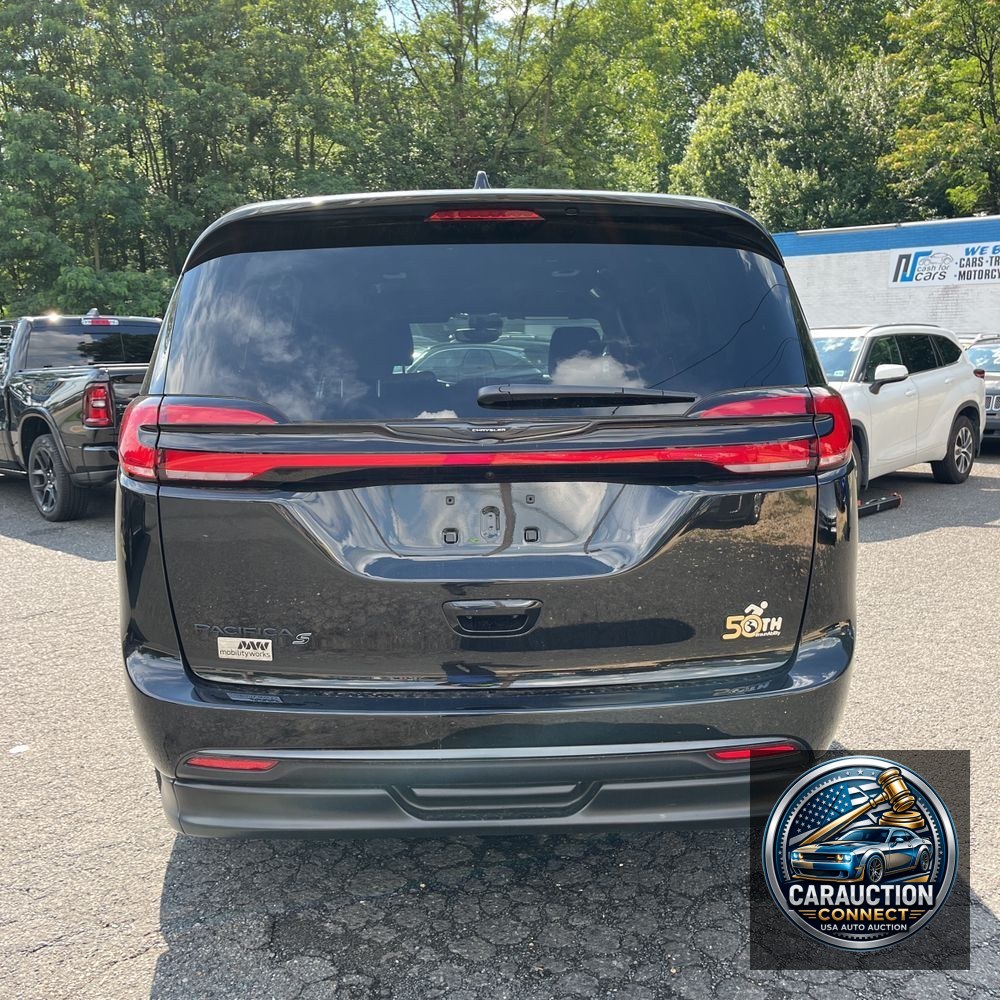 2022 Chrysler Pacifica Touring L