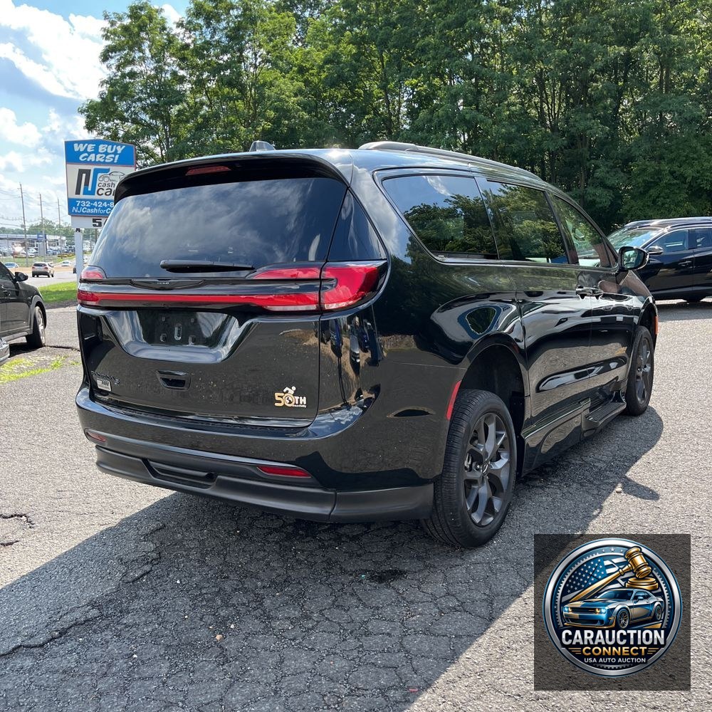 2022 Chrysler Pacifica Touring L