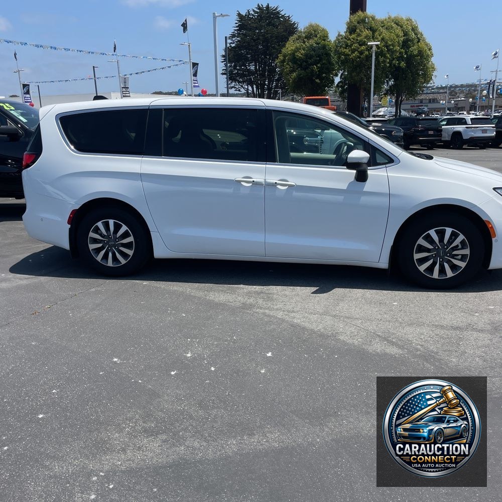 2023 Chrysler Pacifica Hybrid Touring L