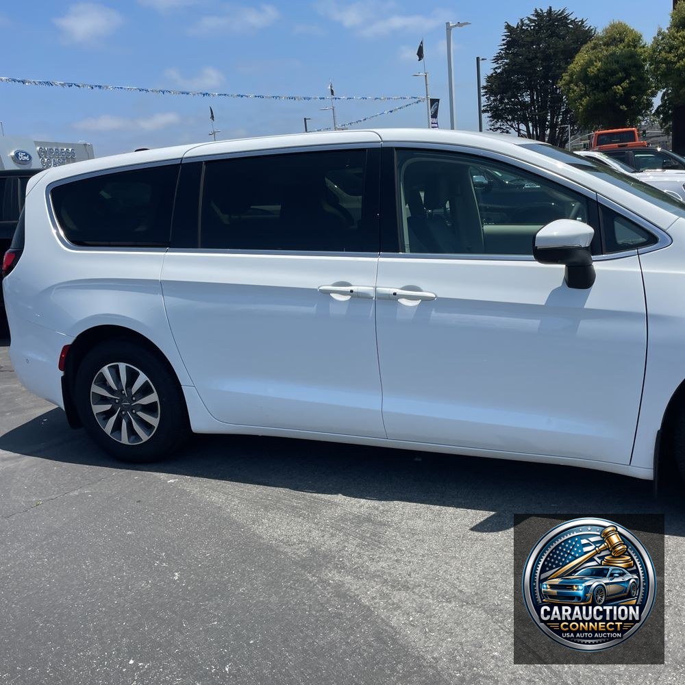 2023 Chrysler Pacifica Hybrid Touring L