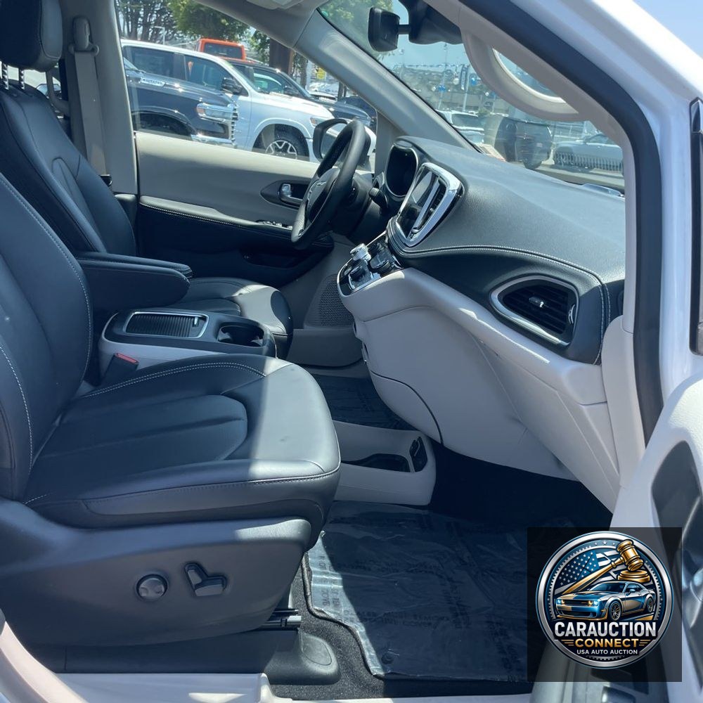 2023 Chrysler Pacifica Hybrid Touring L