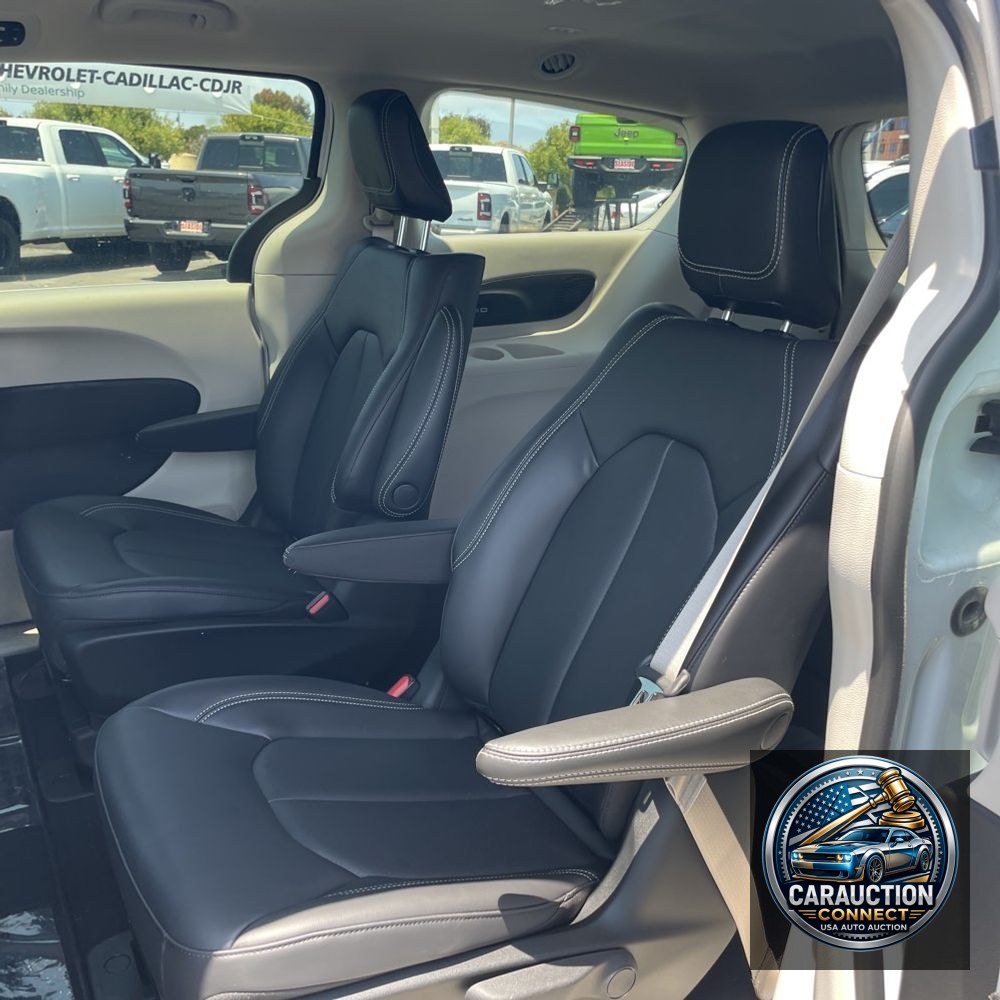2023 Chrysler Pacifica Hybrid Touring L