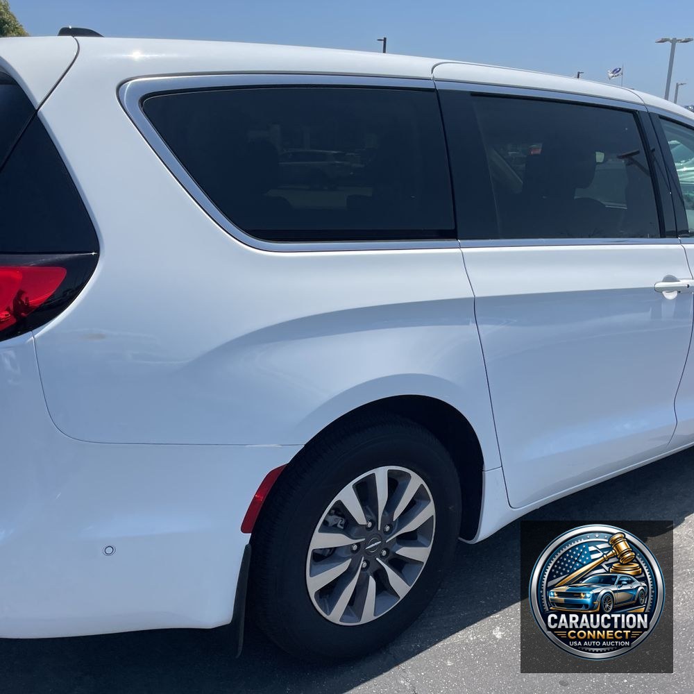 2023 Chrysler Pacifica Hybrid Touring L