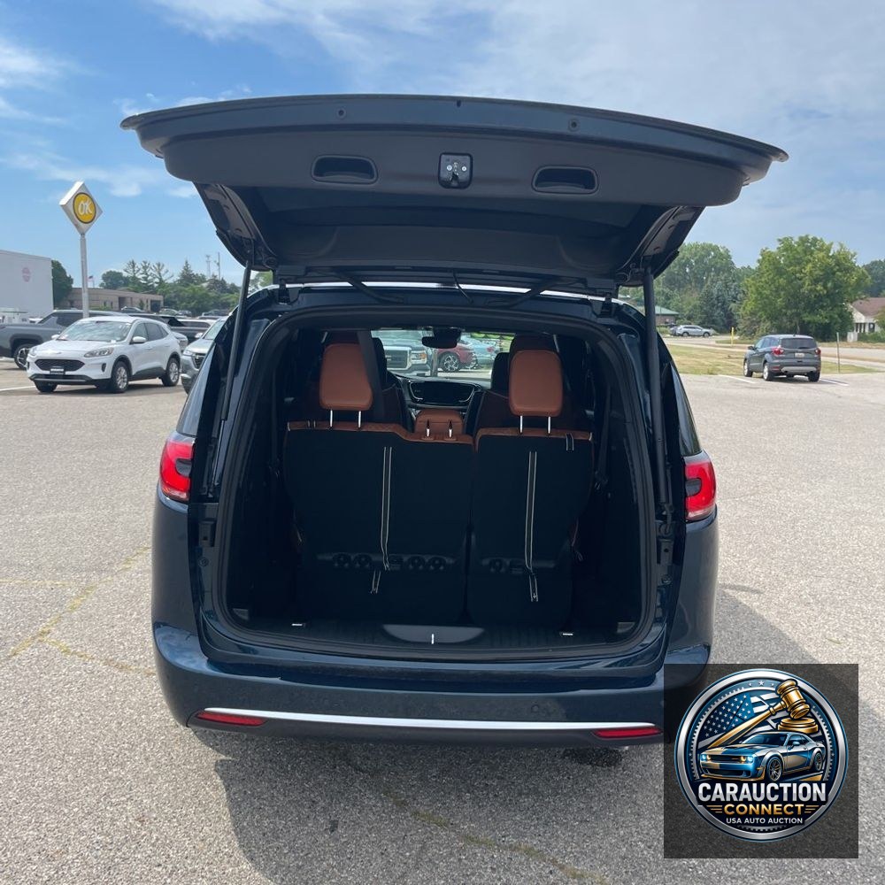 2025 Chrysler Pacifica Pinnacle PHEV