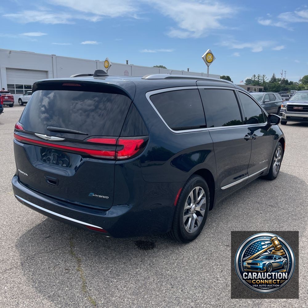 2025 Chrysler Pacifica Pinnacle PHEV