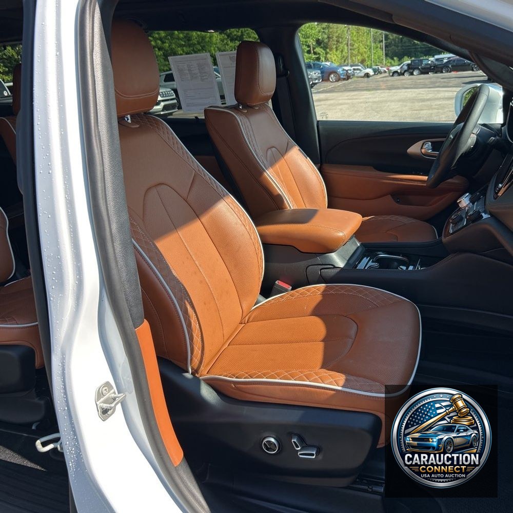 2024 Chrysler Pacifica Pinnacle PHEV