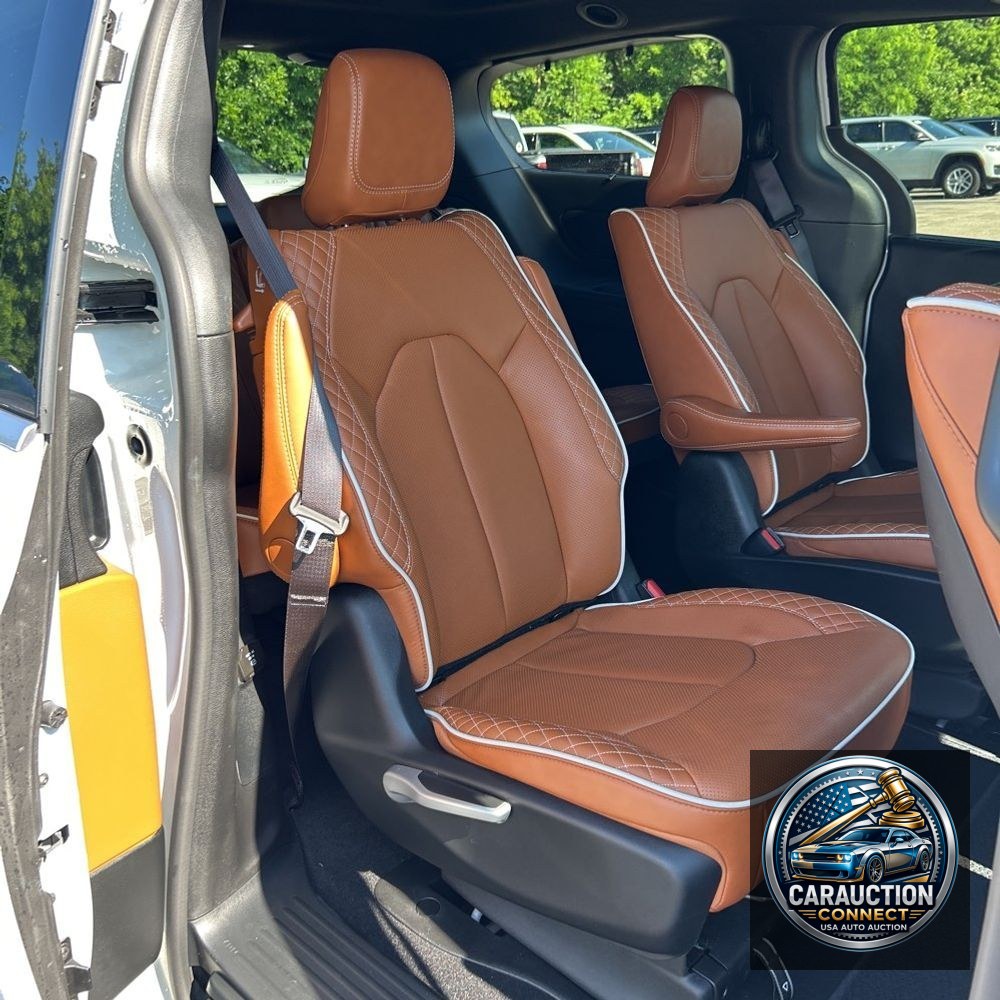 2024 Chrysler Pacifica Pinnacle PHEV