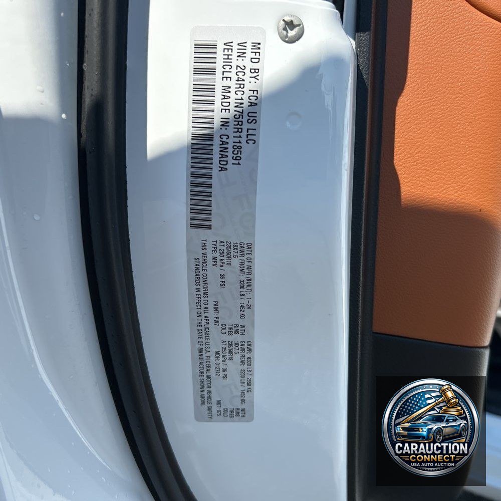 2024 Chrysler Pacifica Pinnacle PHEV