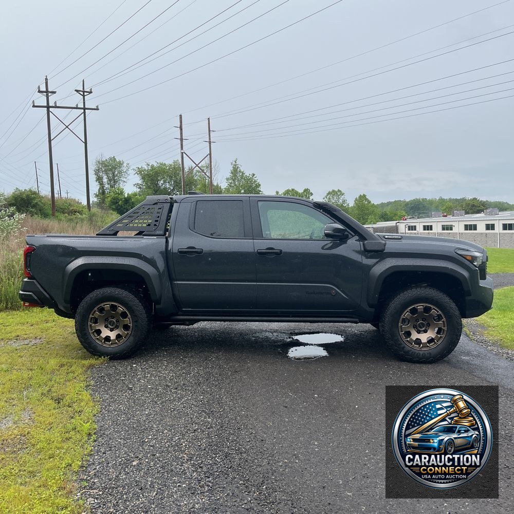 2025 Toyota Tacoma Trailhunter HV