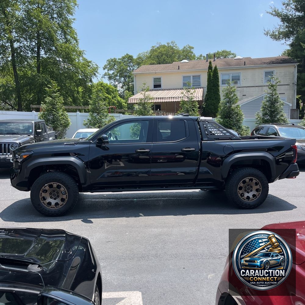 2025 Toyota Tacoma Trailhunter HV