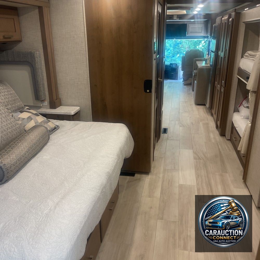2022 Freight liner  XC-R motor home Chassie Motor home