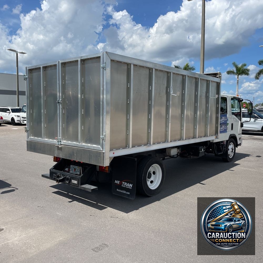 2025 ISUZU NPR HD
