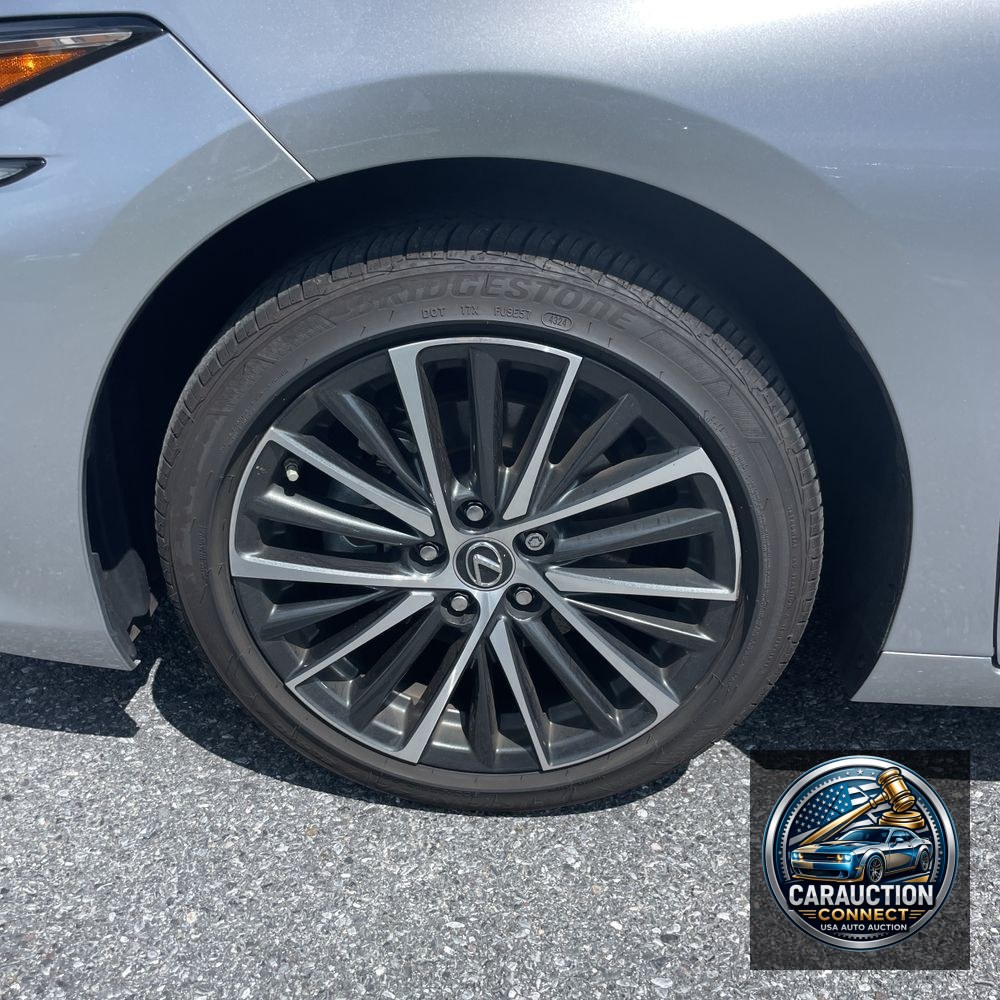 2025 Lexus ES 300h Base