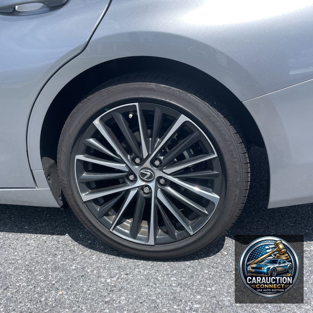 2025 Lexus ES 300h Base