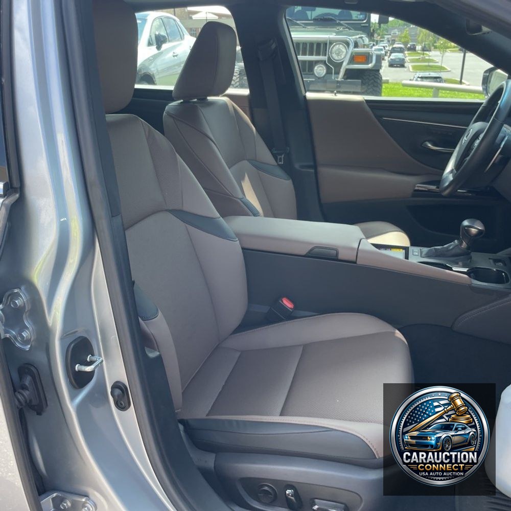 2025 Lexus ES 300h Base