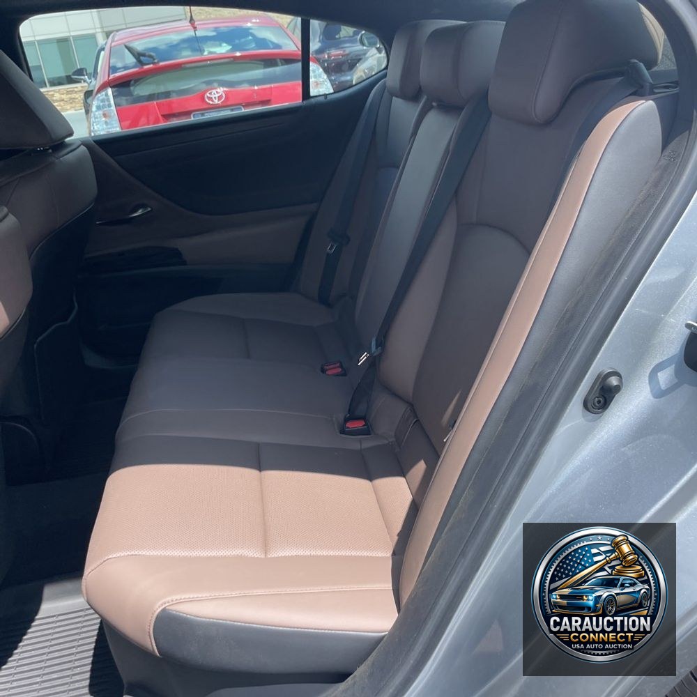 2025 Lexus ES 300h Base
