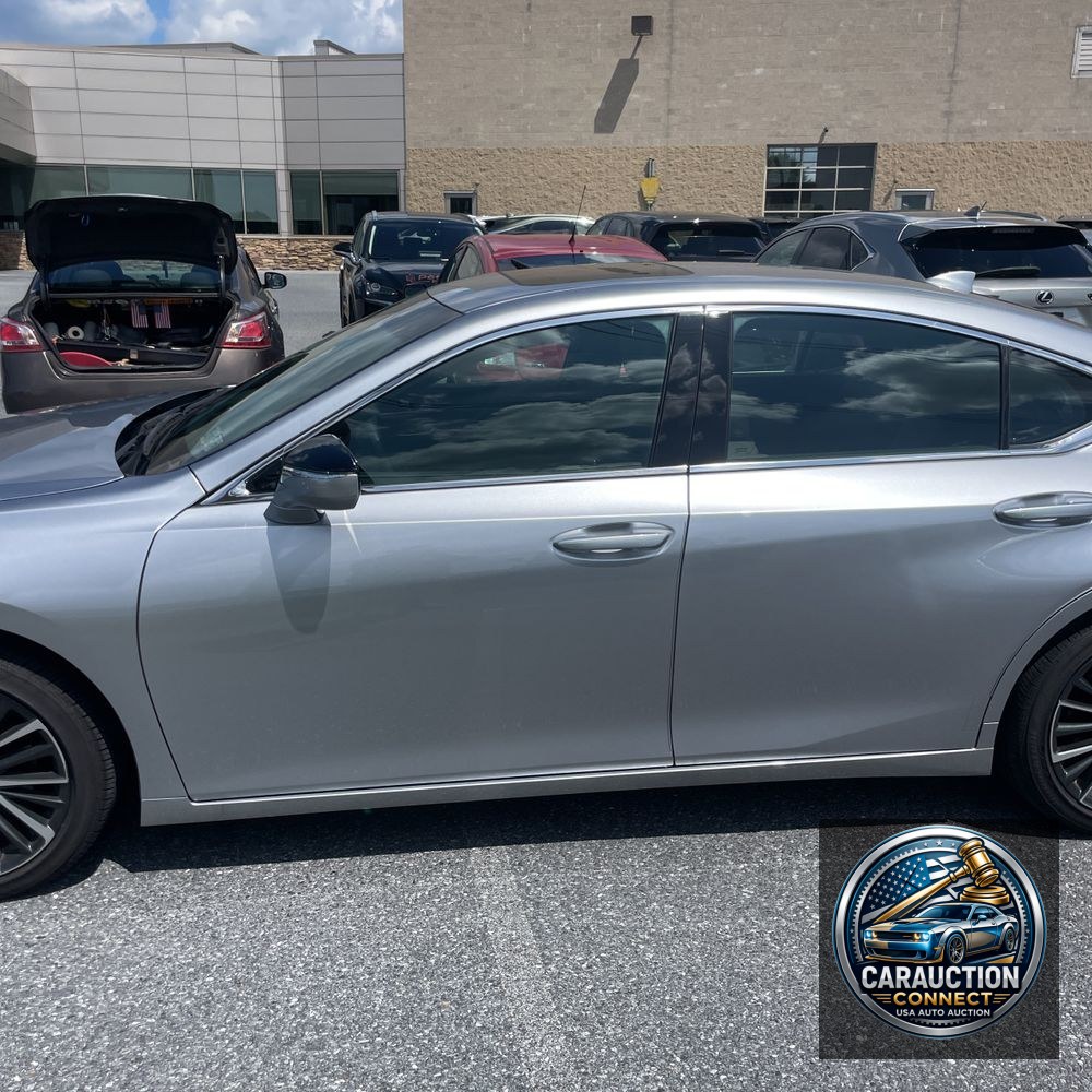 2025 Lexus ES 300h Base