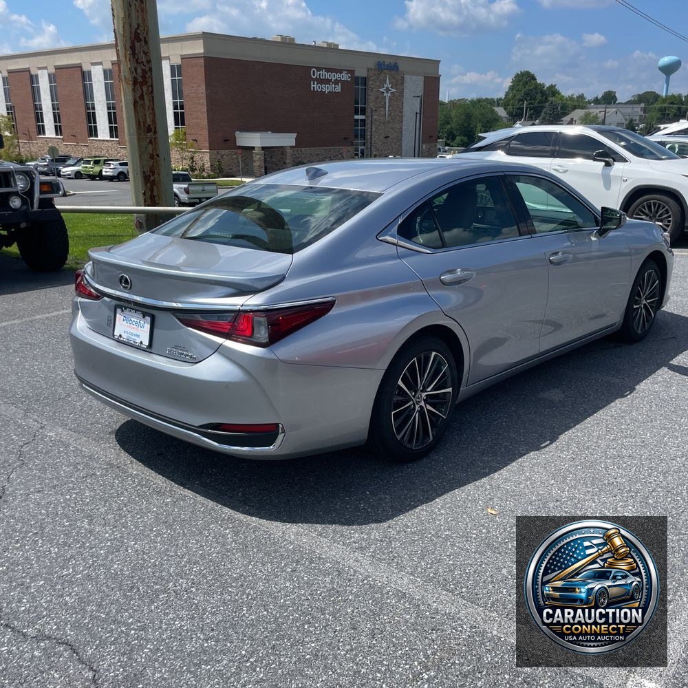 2025 Lexus ES 300h Base
