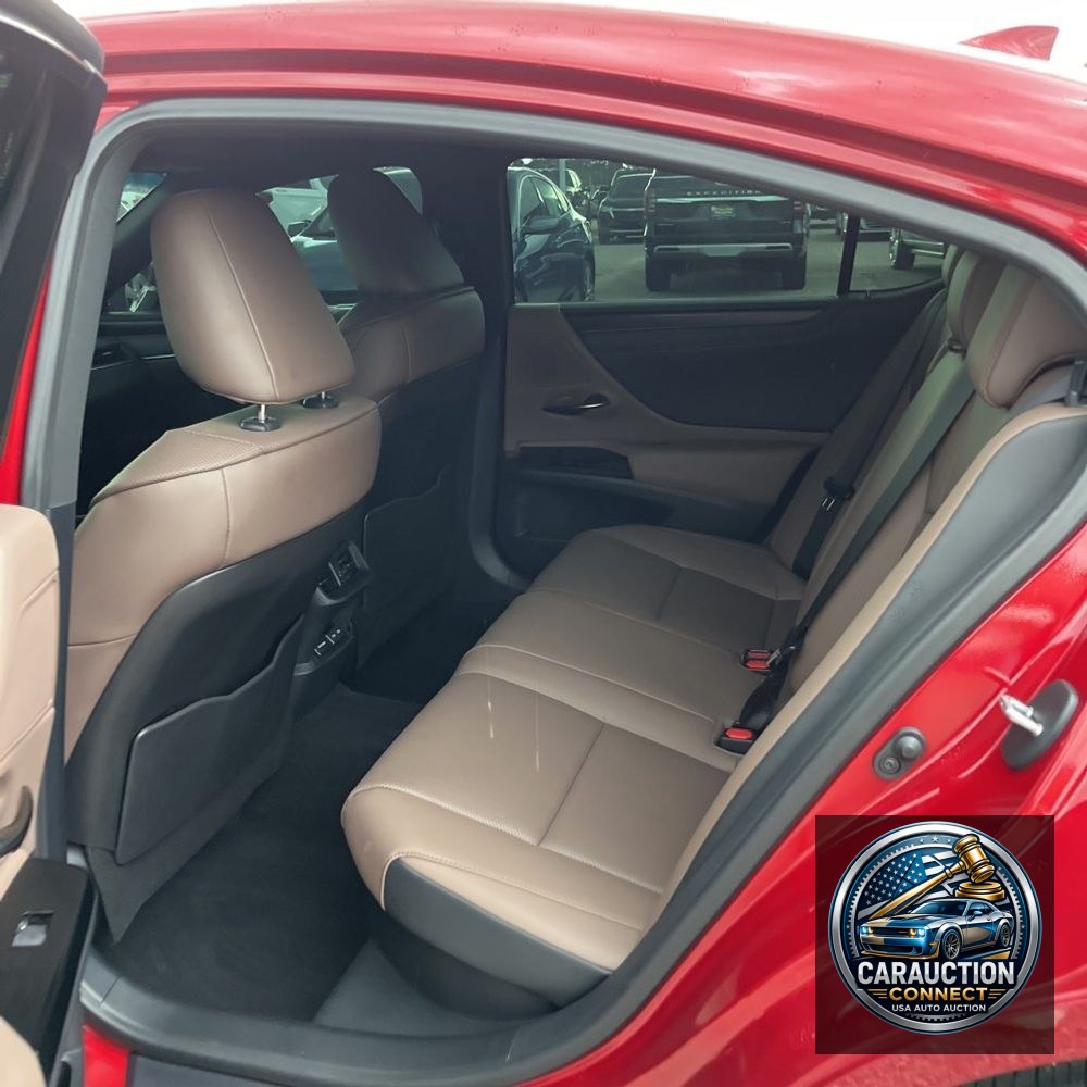 2025 Lexus ES 300h Base