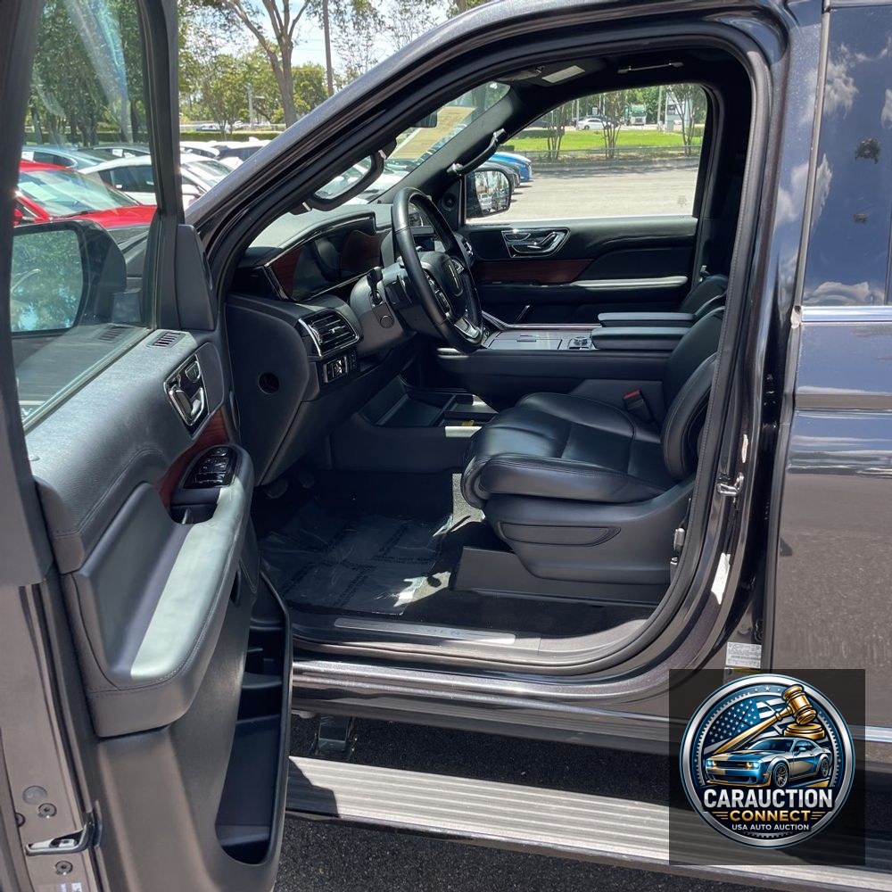 2023 Lincoln Navigator Standard