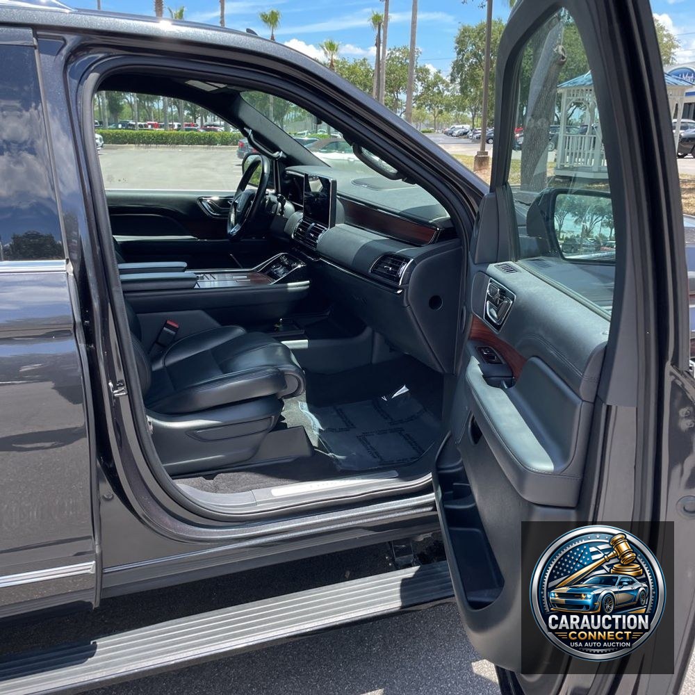 2023 Lincoln Navigator Standard