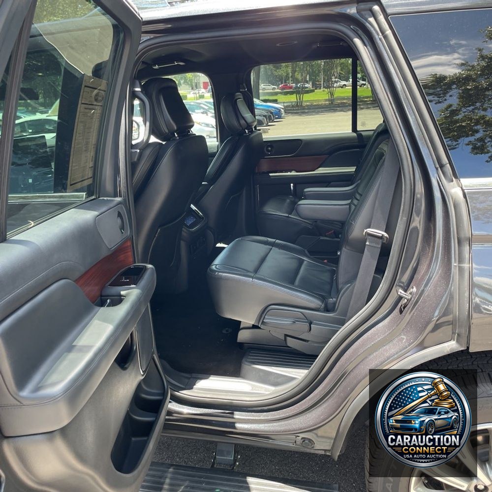 2023 Lincoln Navigator Standard