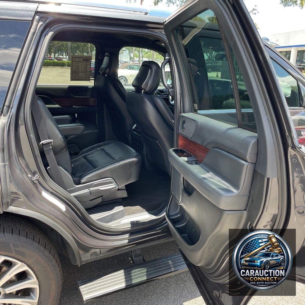 2023 Lincoln Navigator Standard