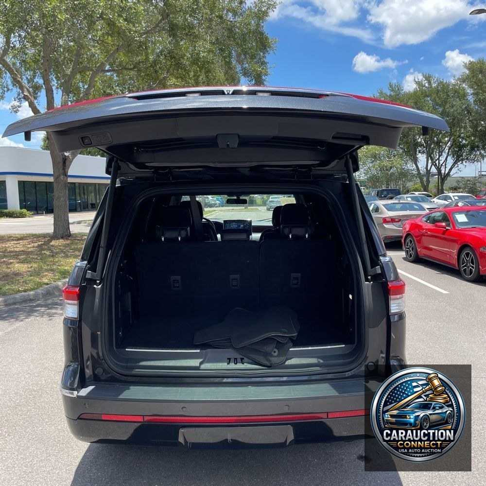 2023 Lincoln Navigator Standard