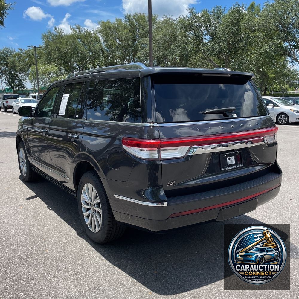 2023 Lincoln Navigator Standard