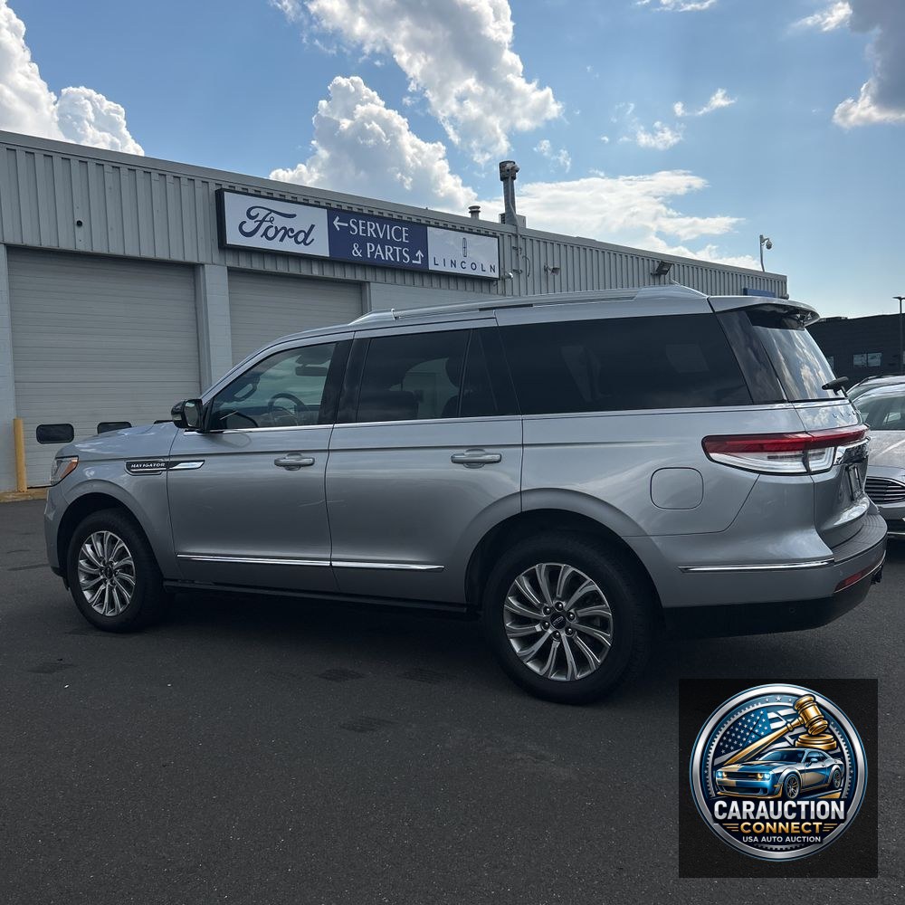 2023 Lincoln Navigator Standard