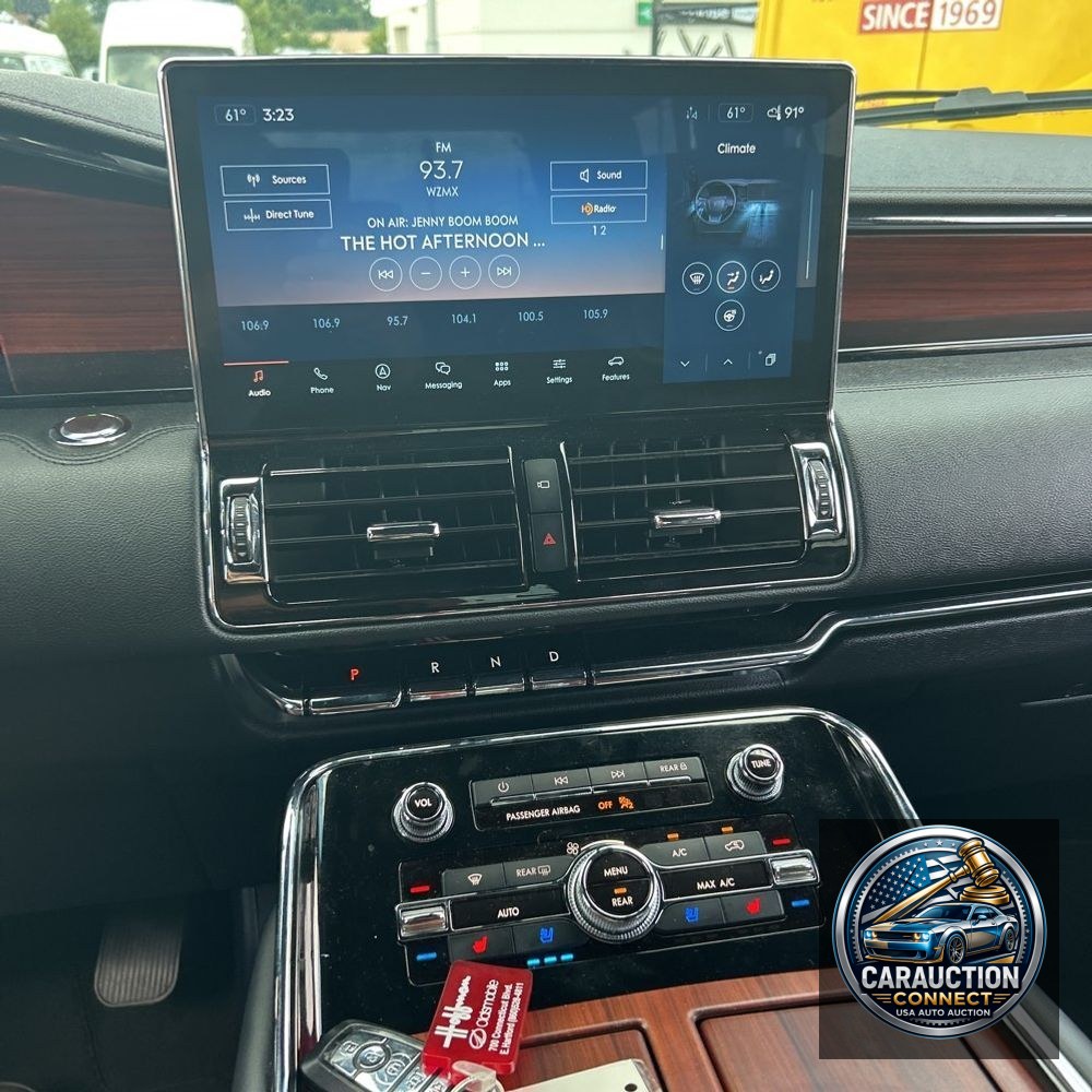 2023 Lincoln Navigator Standard
